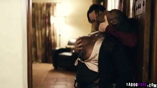 Pervy client wants to have sex with sexy realtor Osa Àlainn agus an uair sin bheir e a cheannach a tha an taigh