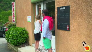 Sexy Tiffany Leiddi იღებს უკანალი მძიმე ყლე