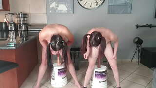 2 biluzik txiki titted pigtailed sluts bai egiten errea squat arraio erronka elkarrekin | errea ride