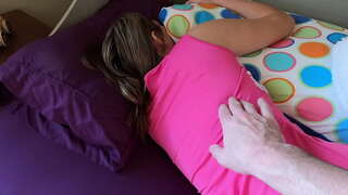 Papa a vin bèlfi leve nan maten an ak yon gwo kòk chante