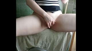 Mergina su big ass gauna orgazmas dėl skalbimo mašina ir Vibratorius