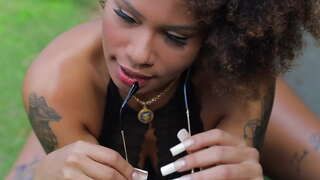 Bunduda gostosa sentou on asko, mutil.