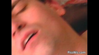 בוגרת בלונדינית זונה מוצץ זין ומקבל