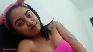 Cuideigin a removes Agad an t-Seòmar a tha e gu Math Horny