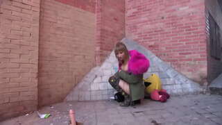 Nina gets Madrid teth ri a h-fòn bustings!